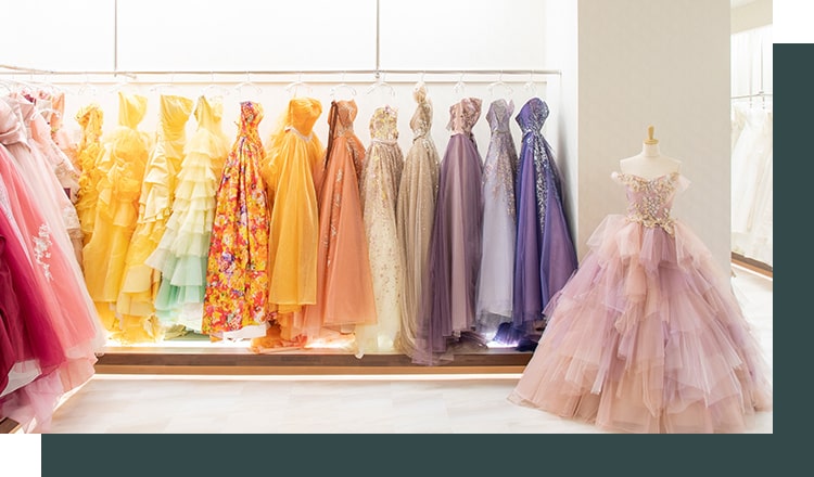 直営の衣裳サロンで専門のスタッフがしっかりとサポート