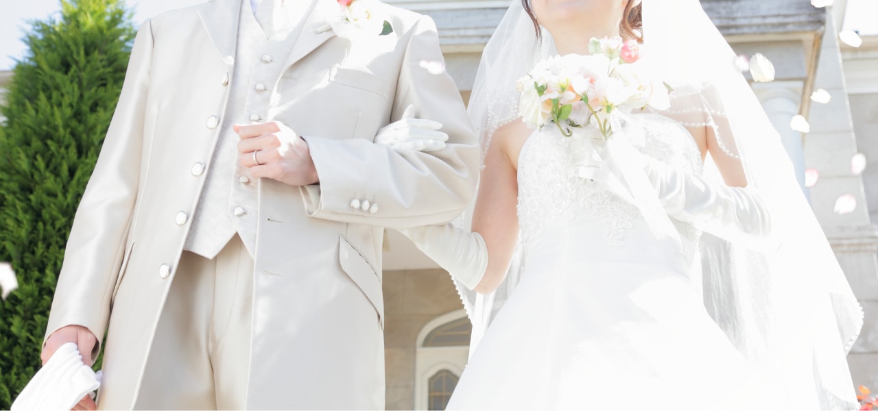 石川県金沢市の結婚式場 バリテラスCoCo金沢なら新郎様のタキシードも多数取り揃えております